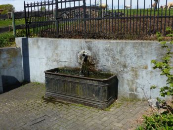 004-Dorfbrunnen-Hanwerth-2010.jpg