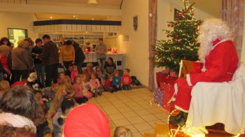 016-2017-Weihnachtsmarkt mit Nikolaus.jpg