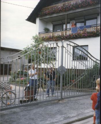 1988-Schmiedearbeit-Toreinfahrt-b.jpg