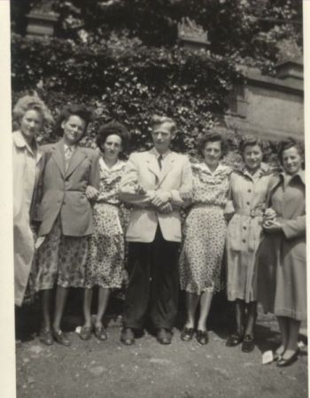 Frauenchor on Tour-Lehrer Weise.jpg