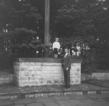 020-Foto Soldatenfriedhof-in den 80er.jpg