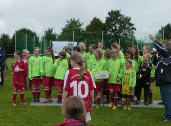 007-Maedchenfussball-Juni2013-8.JPG