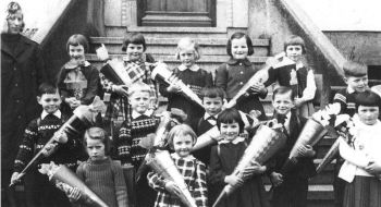 1965 Schueler Einschulung.jpg