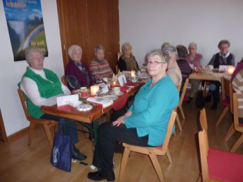 Frauenhilfe-Dez-2013-003.JPG