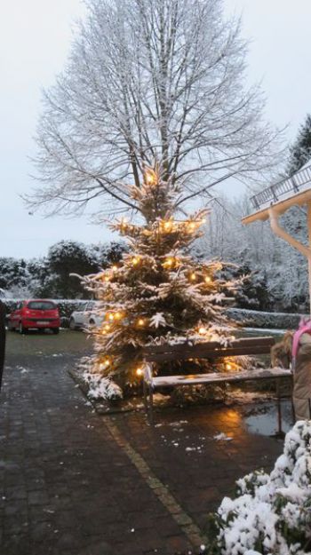 002-2017-Weihnachtsmarkt mit Nikolaus.jpg