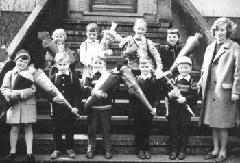1966 Schueler Einschulung.jpg