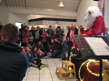 018-2016-Weihnachtsmarkt-mit Nikolaus.jpg