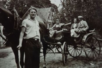 1937-Hofgut-Farrenau-KarlBecker.jpg