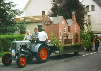 1995-Festzug-Schulmodell (2).jpg