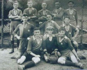 002-Fussballmannschaft-1925.jpg