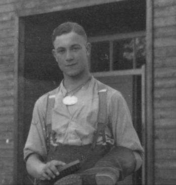 009b-H-Schneider-mit-Soldatenmarke-1941.jpg