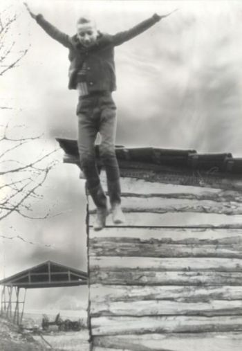 1965-Erich-Mutprobe-bei-Dreschhalle.jpg