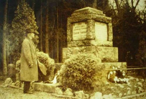 Ehrenmal 1