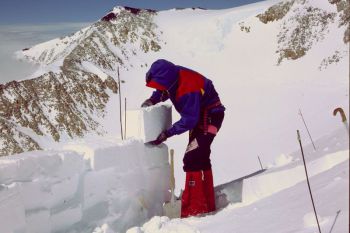 023-Alaska-4-Hochlager-Windschutz.jpg
