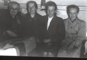 Hoettches-Marga-rechts-1955.JPG