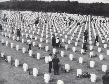 008b- Deutscher-Soldatenfriedhof-Normandie.JPG