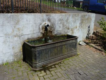 003-Dorfbrunnen-Hanwerth-2010.jpg