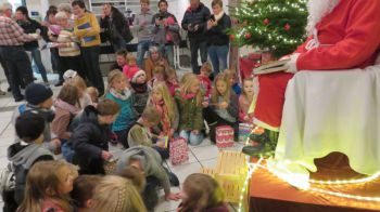 022-2017-Weihnachtsmarkt mit Nikolaus.jpg