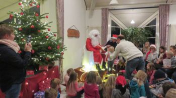023-2017-Weihnachtsmarkt mit Nikolaus.jpg