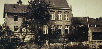 1935 Volksschule-Rueckseite.jpg