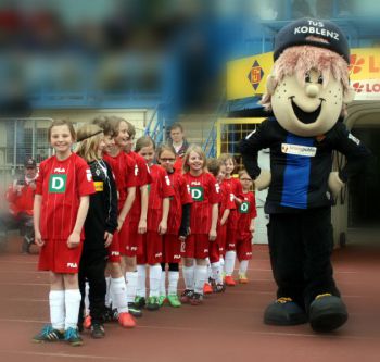 001-Einlaufteam-E -bei der TuS-Koblenz.JPG