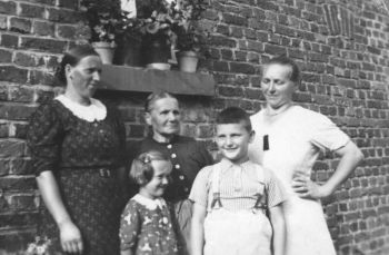 004-Gertrud-Mutter-Oma.jpg