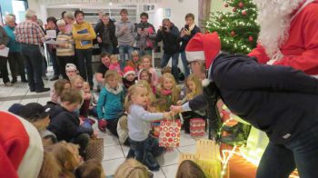 021-2017-Weihnachtsmarkt mit Nikolaus.jpg