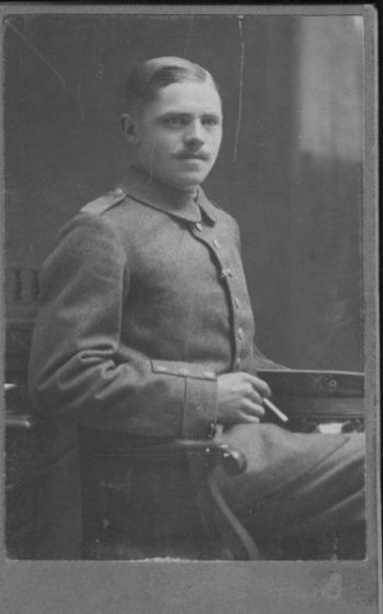 008-Gustav-Soldat-1915.jpg