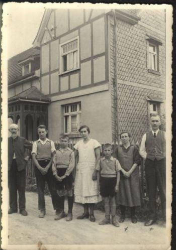 46-vor Hanersch-Grollius-Haus.jpg