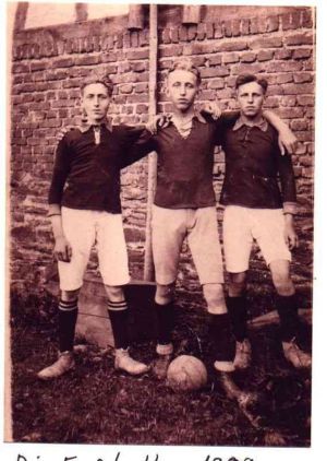 004-Mudenbacher-Fussballer-1929.jpg