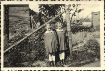 017-1951-Doris und Inge.jpg