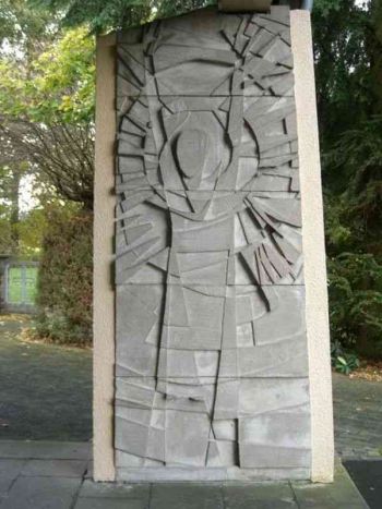 020-Relief-am-Pfeiler.jpg