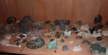 1002-Mineraliensammlung-Schrank.jpg