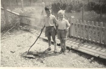 1957 Kameraden-am-Feuer.jpg