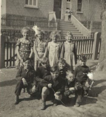 42-Schuljahrgang...-Foto-aus dem Jahre 19...jpg